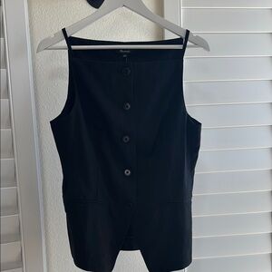 Madewell. Size 8. Black Sleeveless Button-Up Top